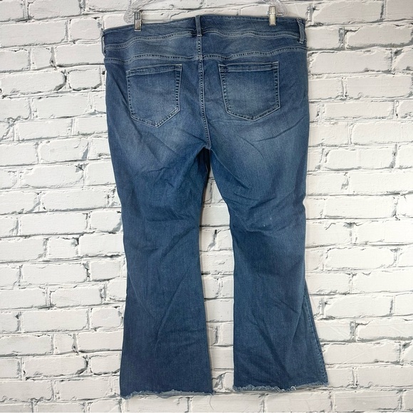 Torrid Women’s Premium Flare Jeans Medium Wash Distressed Stretch Mid Rise 22S - Picture 3 of 11